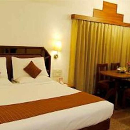 Hotel Maurya International Chennai Exterior photo